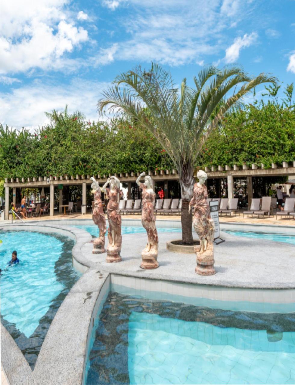 Apto Completo Com Parque Aquatico 24 Lacqua Diroma Apartamento *